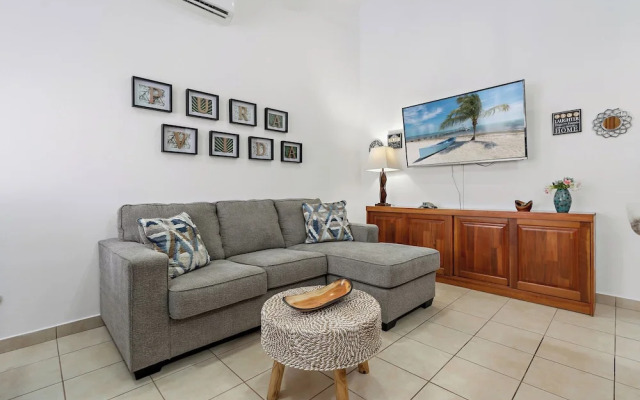 2-BD Condo with Pool, Walk to Beach