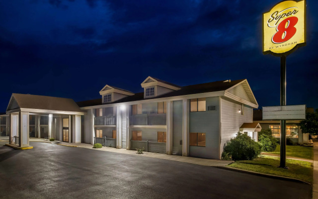 Super 8 by Wyndham La Crosse