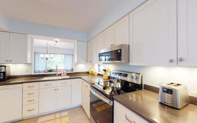 911 Inverness Village