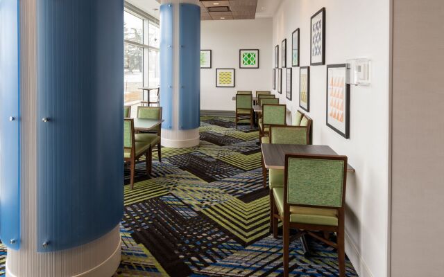 Holiday Inn Express & Suites Saskatoon East - University by IHG