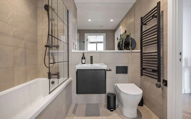 Cottonopolis Suite With 1 Bedrooms and 1 Bathrooms
