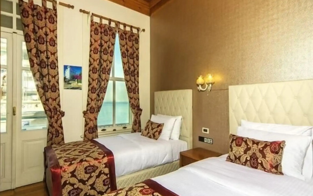 Mom Hotel