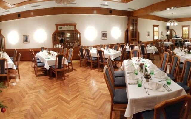 Hotel-Gasthof-Fleischerei - Zur alten Post