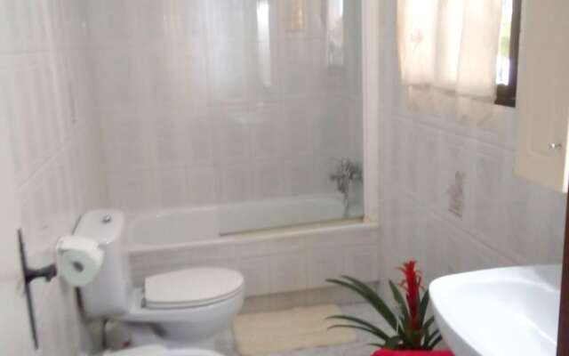 Villa With 4 Bedrooms in Prado del Rey, With Private Pool, Enclosed Garden and Wifi