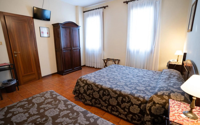 Tivoli Hotel