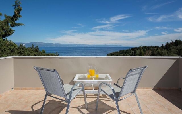 Danai Villa - Charming Escape With Oceanside Views