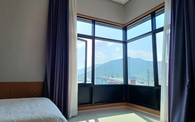 Tongyeong Bridge Hotel
