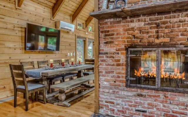 Huckleberry Mountain Lodge