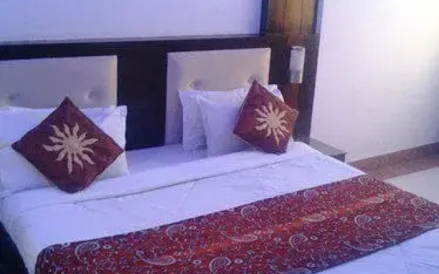 OYO 9974 Hotel Taj Prince