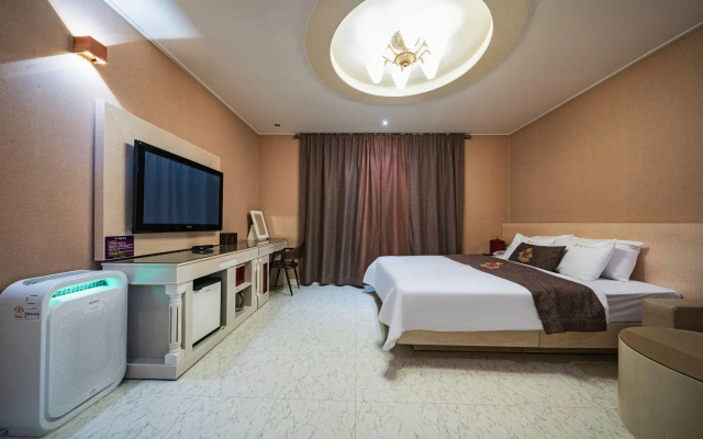 S Hotel