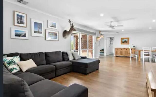 Luxurious 5 bedroom Villa with hot tub & much more