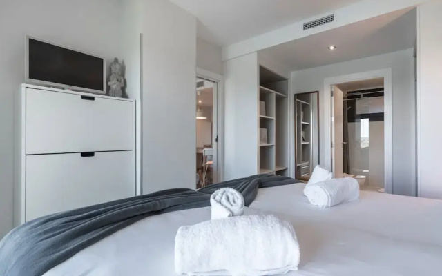 Apartment With Resort Amenities