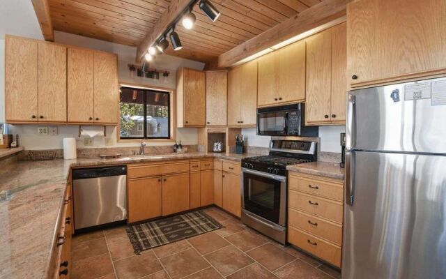 Tahoe Vista Lake Lodge