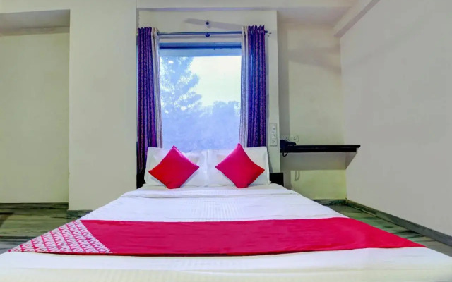 Oyo Flagship 805380 Gandharva Lodging