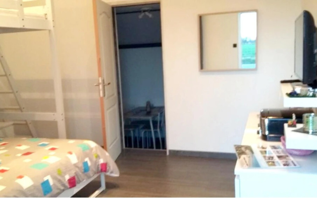 Studio in Vierville-sur-mer, With Enclosed Garden and Wifi