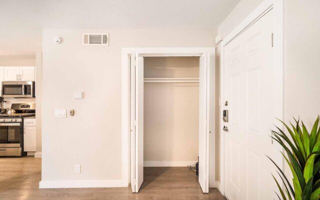 Mueller Square by Evonify