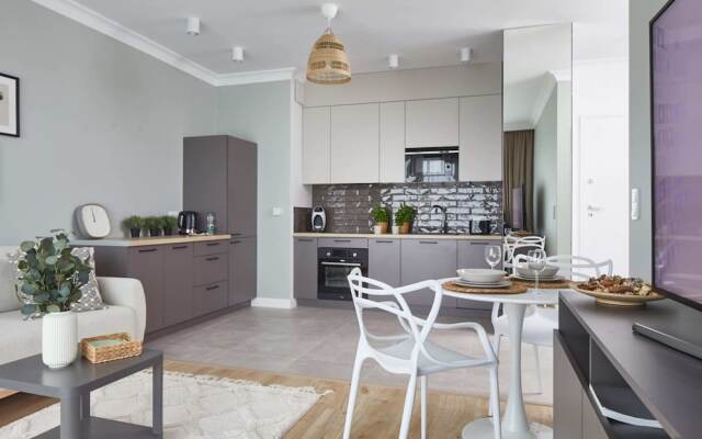 Metro Imielin 8th Floor Apartment