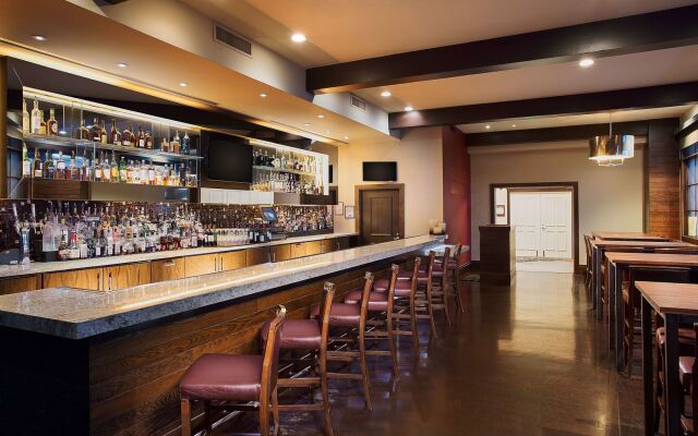 Juniper Hotel Cupertino, Curio Collection by Hilton