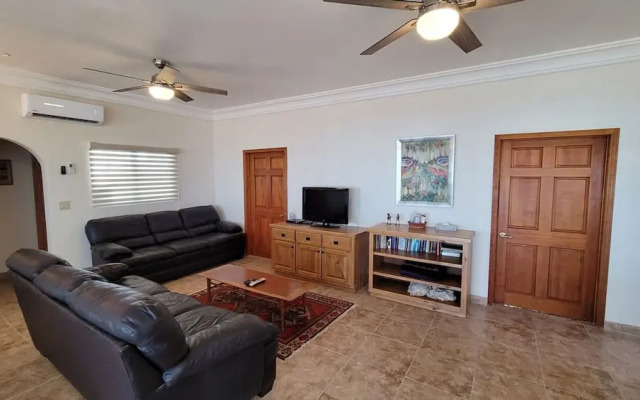 Casa Evita 4 Bedroom Beachfront Home