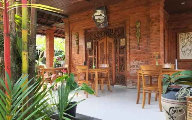 Mambal Guests House