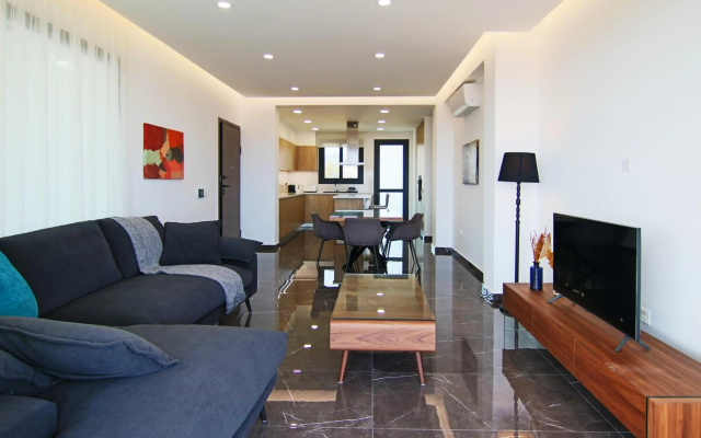 Phaedrus Living: Sea View Anna Residence 302