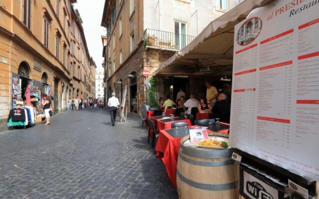 Unique Grand Trevi Fountain Apartment