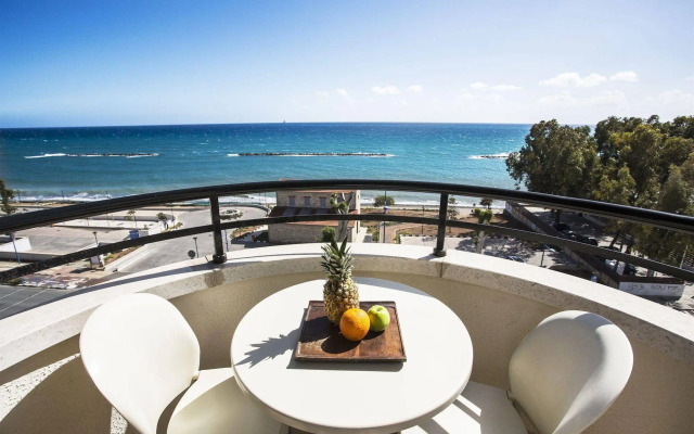 Pigeon Beach Hotel Apartments