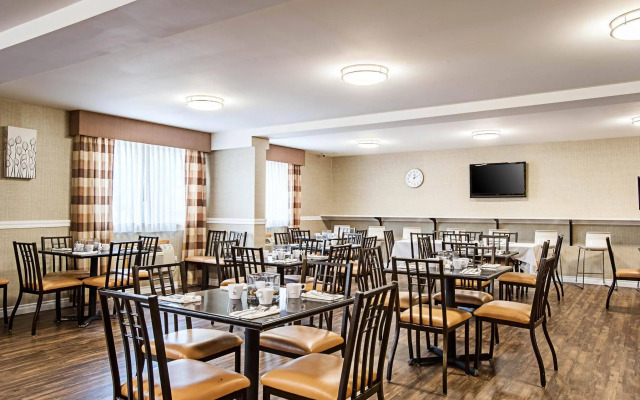 Quality Inn & Suites Kenedy - Karnes City