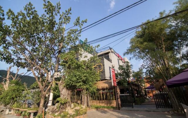 Reddoorz Premium Near Son Tra Mountain