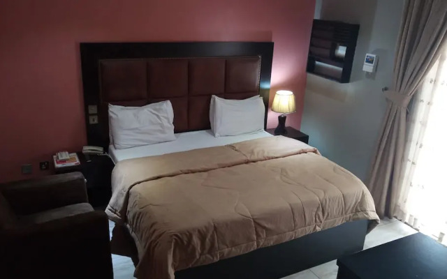 Hard Break Hotel and Suite