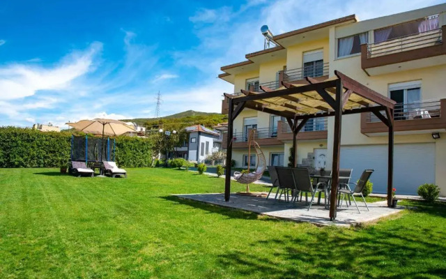 Ivi'S Kavala
