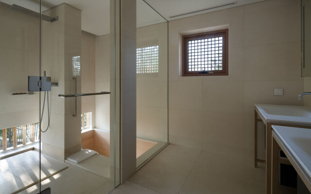 SEAMARQ Hotel