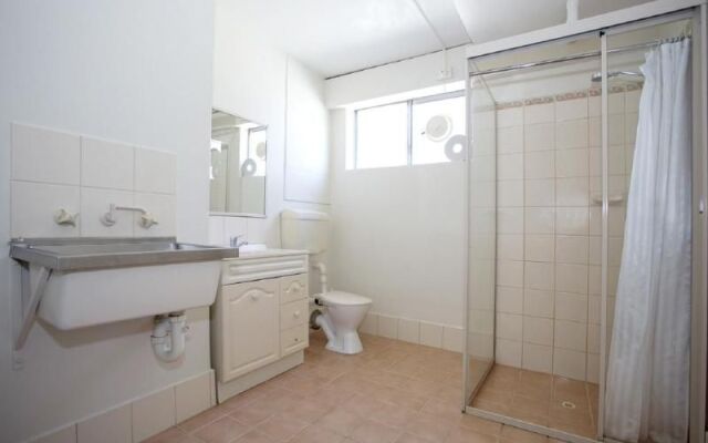 Burswood Lodge Motel Apartments