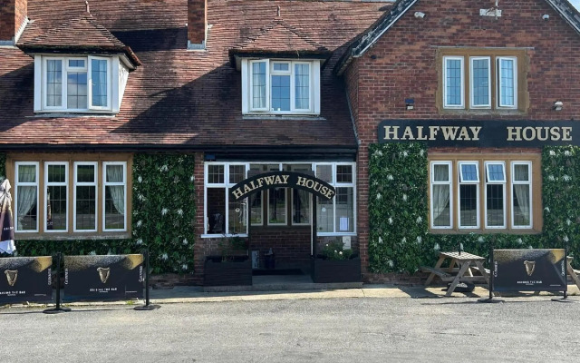 Halfway House Inn Country Lodge