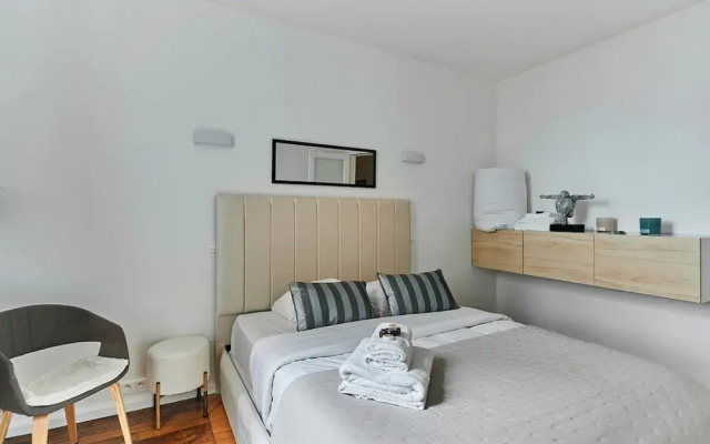 Charming 1 Bedroom Apartment Eiffel Tower
