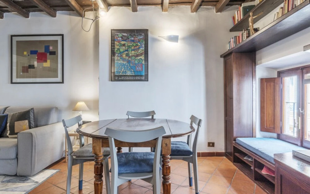 Stylish Flat Domus Aurea