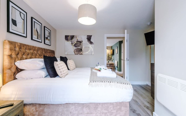 NEW Stylish 1-bed Flat Great Location Sleeps 4