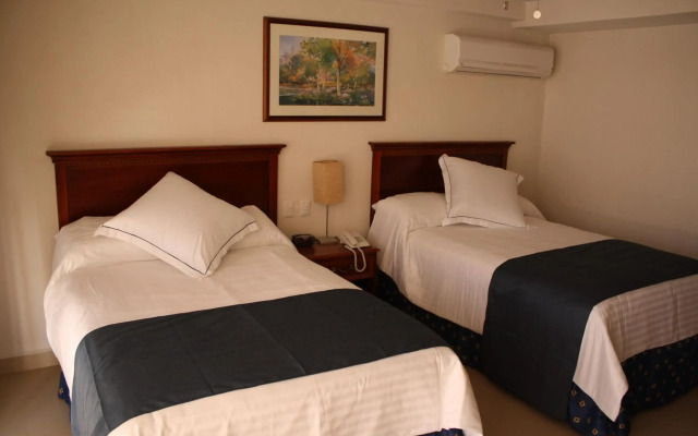 Hotel Porto Allegro - Near Malecon