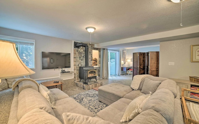 Lovely Snohomish Studio Near Boating & Hiking