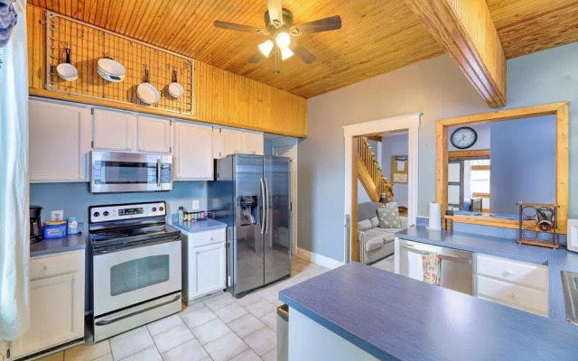 Cincinnati Home w/ Deck & Private Hot Tub!
