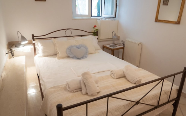 Peris Independent Stone Apartment for 3