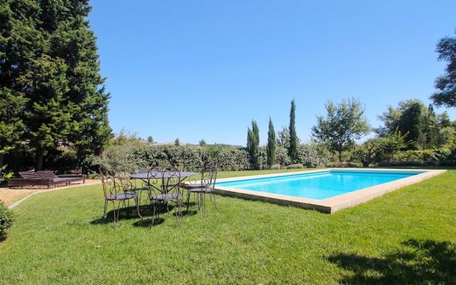 Villa With 4 Bedrooms in Maussane-les-alpilles, With Wonderful Mountai
