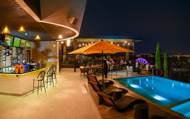 River Garden Hotel + Suites