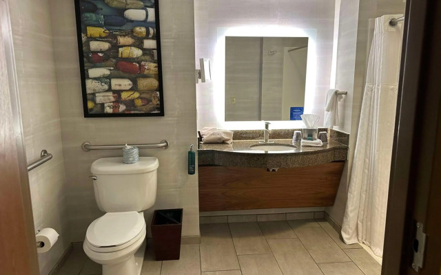DoubleTree by Hilton Bay City - Riverfront