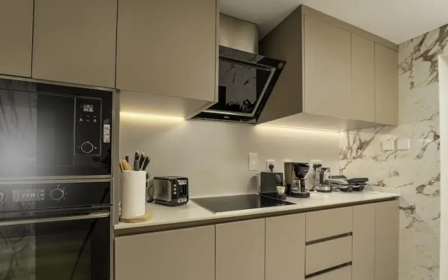 Stunning 2 BR in the heart of Downtown