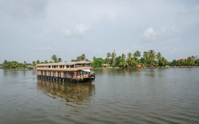Oyo 22759 Houseboat Luxury Smart Gold 6 Bhk