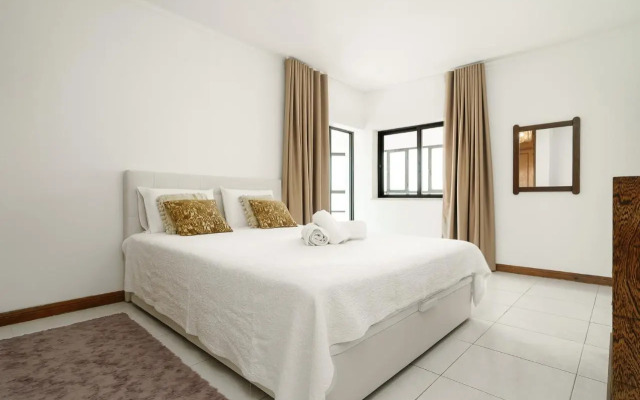 Tropicana Apartment