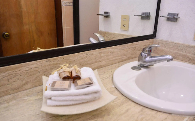 Maya Del Centro - Adults Only