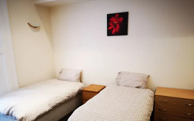 Exchequer Grange - Hostel