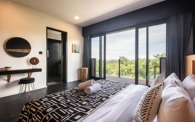 Luxurious 6BR Clifftop Villa, 5 Minutes to Bingin